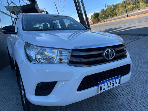 Imagen 3 de 6 de Toyota Hilux 2018 2.4 Cd Sr 150cv 4x2