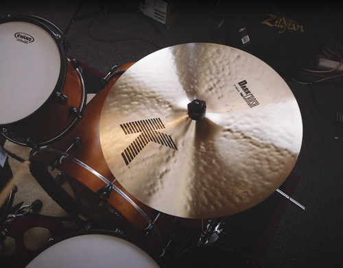 K0903 Zildjian K Dark Thin Crash 17'' - Novo Dourado