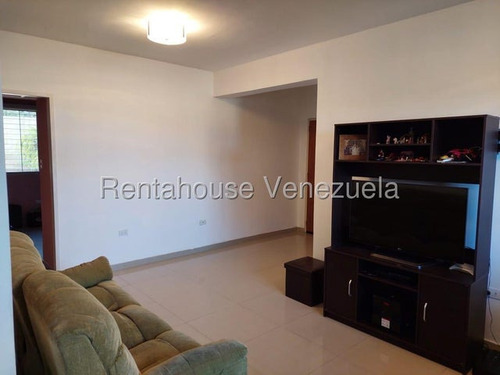 Maribel Morillo Asesor Inmobiliario De Rentahouse Vende; Lindo Apartamento; Situado En Planta Baja; Posee 2 Hab.2 Baños; Queda Amoblado; Conjunto Privado Ubicado Cerca Avda. La Ribereña; Cabudare Lara