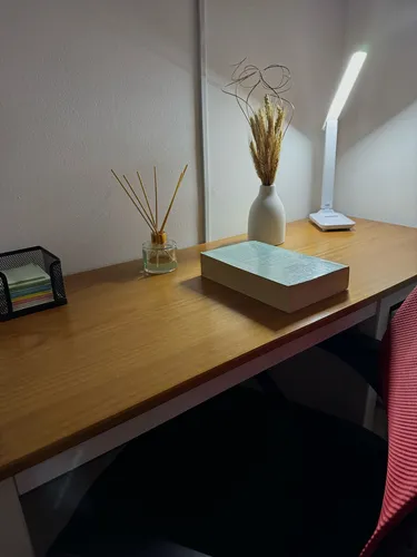 Escritorio Moderno Con Silla Incluida Blanco Y Marron (Usado)