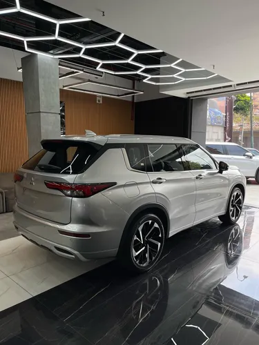 Mitsubishi Outlander 2025