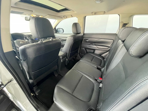 Imagem 12 de 14 de Mitsubishi Outlander 3.0 Gt 4x4 V6 24v Gasolina 4p Automát