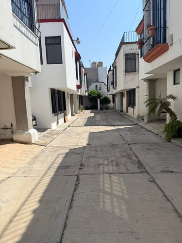 Casa Frente A La Uvp En El Cerrito A 3 Min De Plaza Crystal