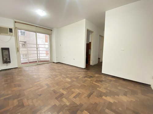 Departamento En El Centro En Venta De 1 Dormitorio Con Balcón Desocupado
