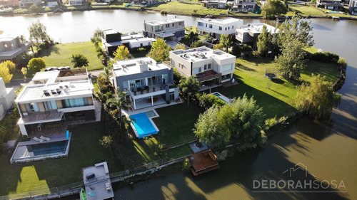 Casa En Venta Con Renta A La Laguna - El Canton