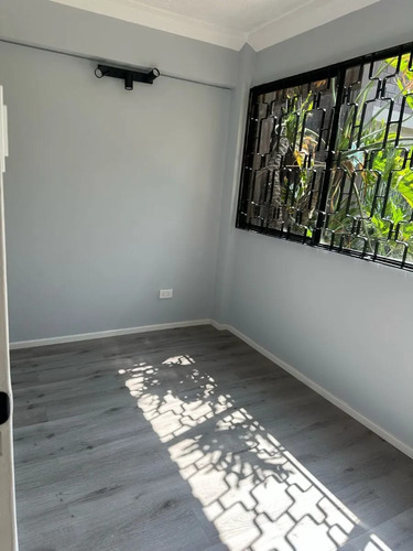 Departamento De 3d/1b En Estacion Metro Villa Frei En Ñuñoa