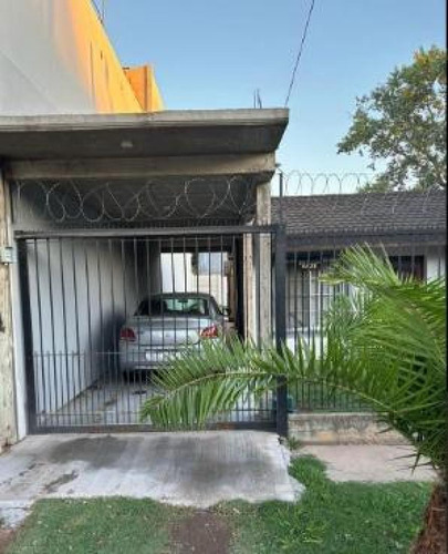 Casa En Venta - 2 Dormitorios 1 Baño - Cochera - 300mts2 - Moreno