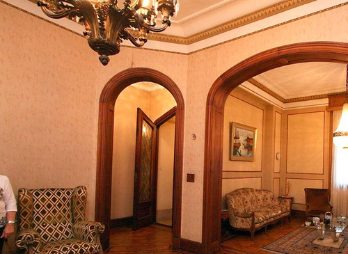 Imagen 4 de 29 de Casa Estilo Tudor - Cochera - Jardín - Única En Caballito