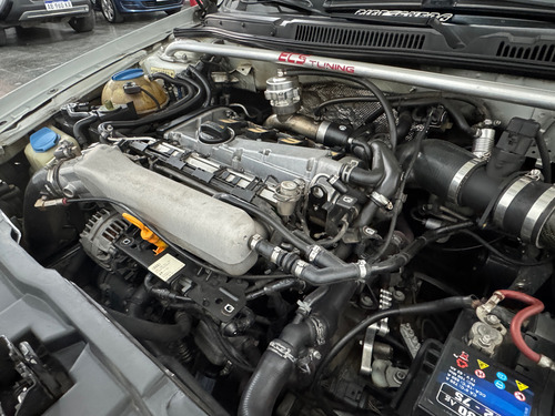 Volkswagen Bora 1.8 Highline T 180cv Cuero