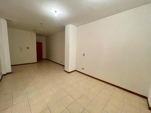 Imagen 2 de 13 de Venta · Deposito/oficina En Galería La Comedia