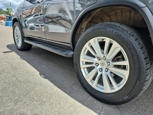 Toyota Fortuner 2.7L 4X2 At