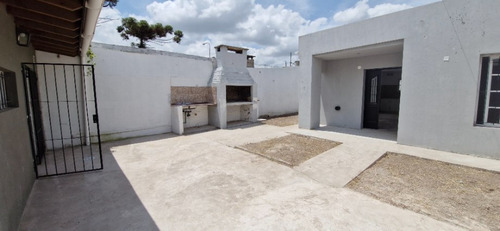 Casa Con Departamento En Venta En Barrio Sarmiento