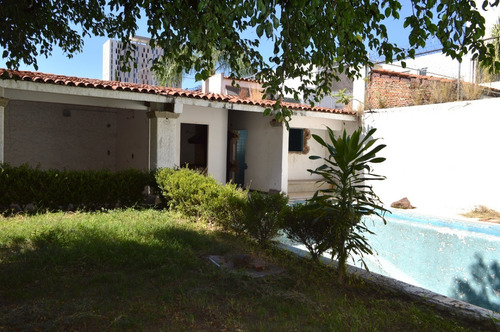 Ubicadísima Propiedad En Venta Como Terreno !
