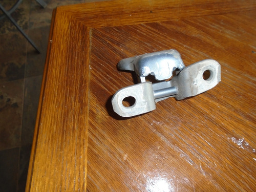 Imagen 2 de 3 de Vendo Bisagra Delantero Izquierdo Inferior De Lexus Is250