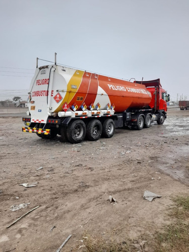 Imagen 3 de 25 de Camión Cisterna Scania