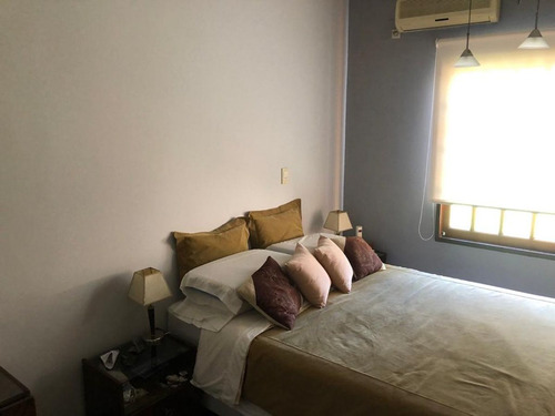 Casa 5 Ambientes Venta Hurlingham Parque Pileta