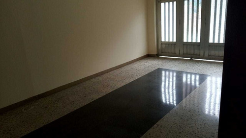 Imagen 4 de 14 de Casa Unifamiliar En Arrendamiento - Sector Calasanz