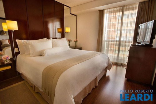 Imagem 5 de 11 de Flat - Itaim Bibi - Sp - 13584