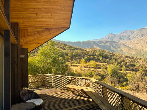 Espectacular Casa En Fundo Con Acceso Controlado Los Andes