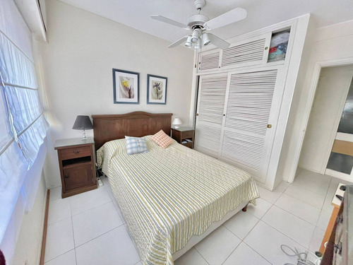 Imagen 3 de 10 de Venta Apartamento Amoblado Con 2 Dormitorios Y Garaje En Punta Del Este Parada 2 Brava