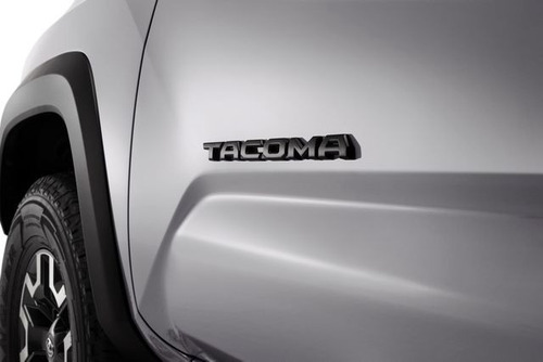 Emblema (letra) Toyota ¨tacoma¨ Original Laterales 2016-2020