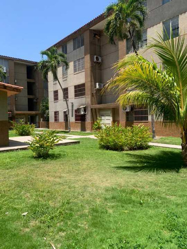 En Venta Apartamento 66m2 3h/2b/1p Higuerote 2251