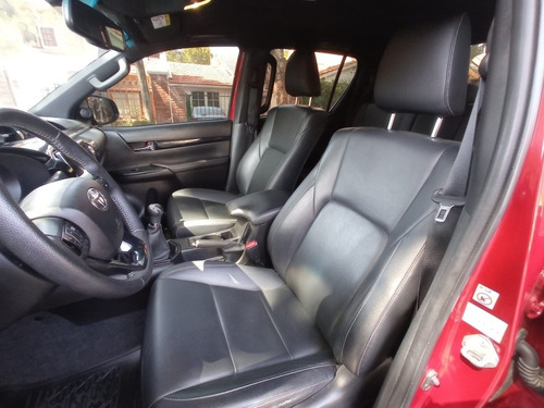 Imagen 11 de 15 de Toyota Hilux 2.8 Tdi Srx 4x4 Caja Manual De 6ta Año 2018
