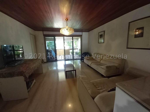 Vendo  Excelente Y Amplia   Casa  Para Remodelar En Su Totalidad  Prados Del Este  !!!!  Contáctame...