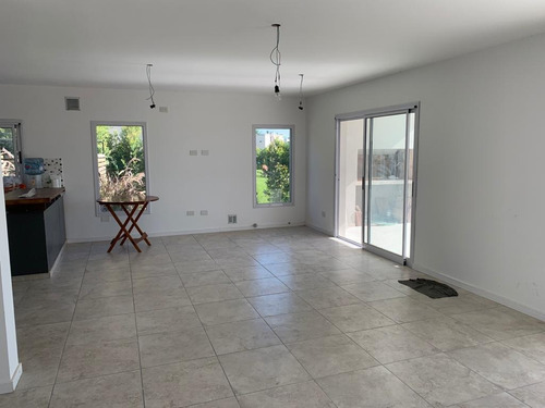 Excelente Casa A La Laguna Con Pileta En El Canton, Puerto