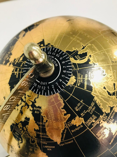 Globo Terrestre Decorativo Base Em Madeira Preto Com Dourado