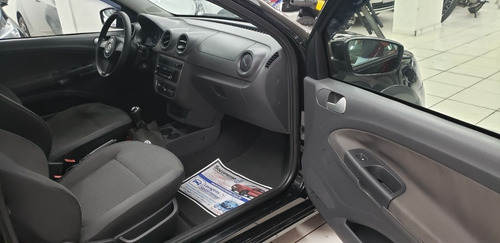 Imagem 9 de 11 de Vw Saveiro 1.6 Ce Trend Preta 2014 Flex