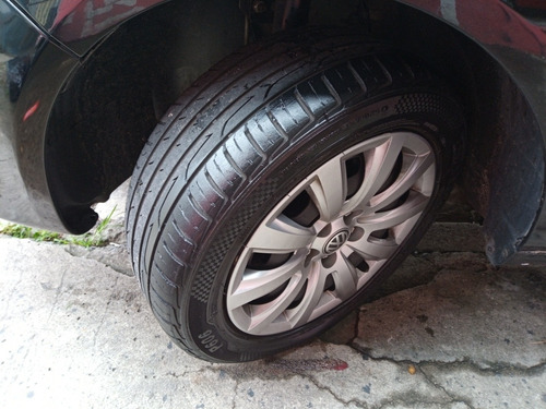 Imagem 12 de 13 de Volkswagen Fox 2012 1.0 Vht Total Flex 5p