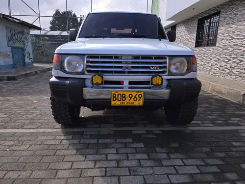 Mitsubishi Montero 3.0 V13