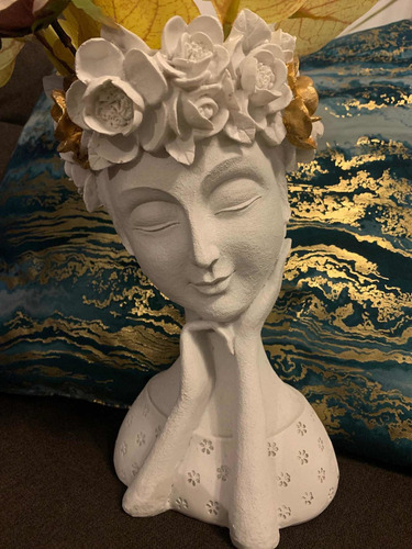 Florero Adorno De Porcelana Y Flores Artificiales En Hada