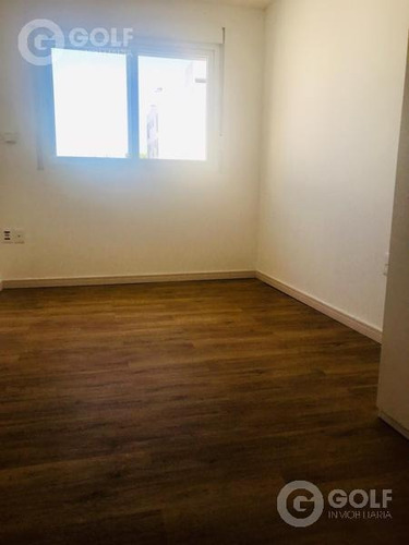 Se Vende Con Renta Penthouse 2 Dormitorios. Centro. Garajes Opcionales.