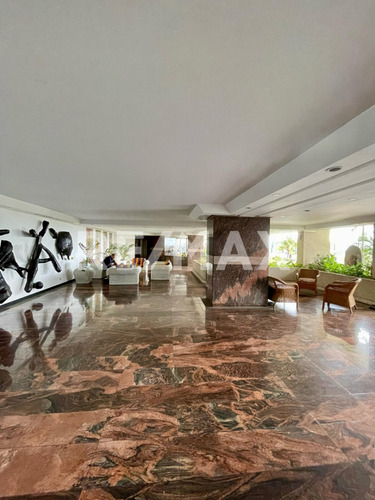 Venta Exclusivo Apartamento En Los Corales, Caraballeda, La Guaira, Vargas