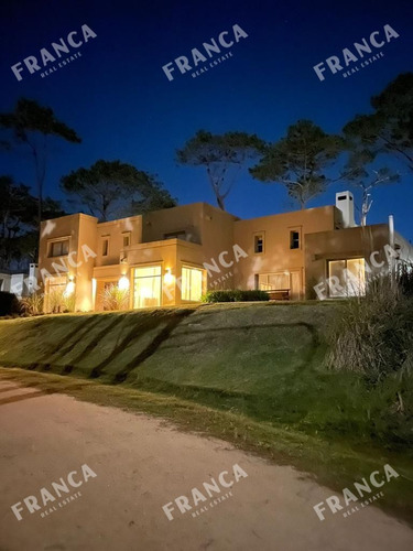 Casa En Laguna Blanca Con Piscina Y Amenities (ref: Fro-6)