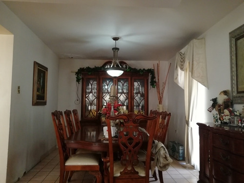 Imagen 3 de 10 de Casa De Dos Plantas En Venta Delicias Residencial, En Esquina Con Espacios Amplios