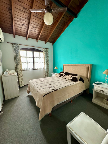 Duplex En Excelente Estado Sobre Calle Medina, Caseros Centro