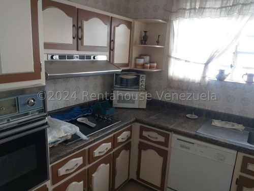 Carla Gonzalez Casa En Venta Urbanizacion Los Palos Grandes Mls #25-3878 Sc