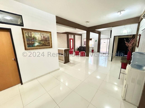 Edificio Hotel, En Venta. Rafael Gamarra Te Ofrece Gran Oportunidad De Inversión. Se Vende Edificio Y Fondo De Comercio Totalmente Amoblado Actualmente Funciona Como Hotel Pero Fue Creado Como Clinica