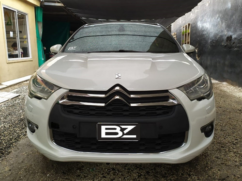 Imagen 4 de 6 de Citroen Ds4 1.6 Thp So Chic Modelo 2012