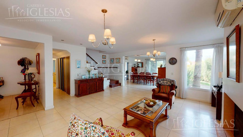 Tour 360º - Casa Al Lago Con Cuatro Dormitorios En Los Sauces