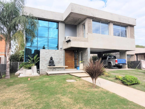 Casa 4 Dormitorios, Campos De Esther
