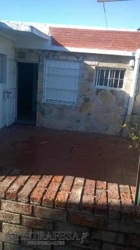 Imagen 1 de 14 de Venta De Aparatamento 2 Dormitiorios 1 Baño Con Patio Más Terreno - Gerónimo Piccioli - Ituzaingó