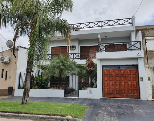Importante Oportunidad Hermosa Casa De 5 Amb Dueña Directa, Mejor Ubicación A 10 Minutos De Ramos Mejía Y A 5 Minutos Del Centro De San Justo, A Dos Cuadras De Camino De Cintura.