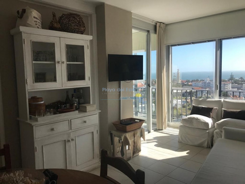Apartamento En Península 2 Dormitorios Con Vista Al Puerto- Ref: 11653