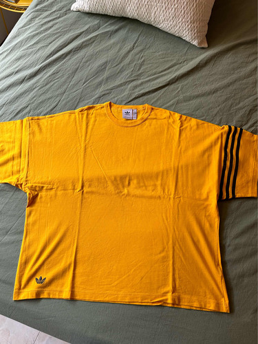 Remera adidas Adicolor Neuclassics Oversize