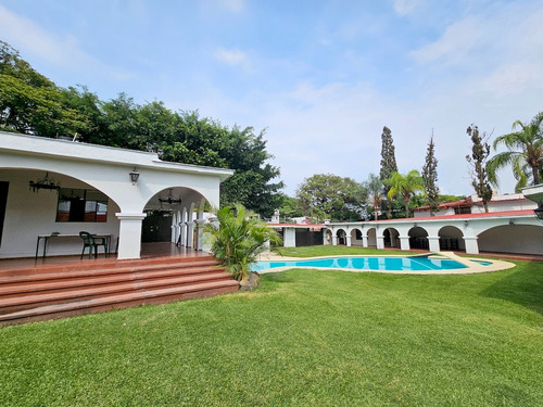 Casa Sola En Venta En Un Solo Nivel En Jardines De Cuernavaca.