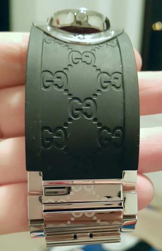 Gucci Women's 112 Twirl Collection Black Rubber Bangle Watch